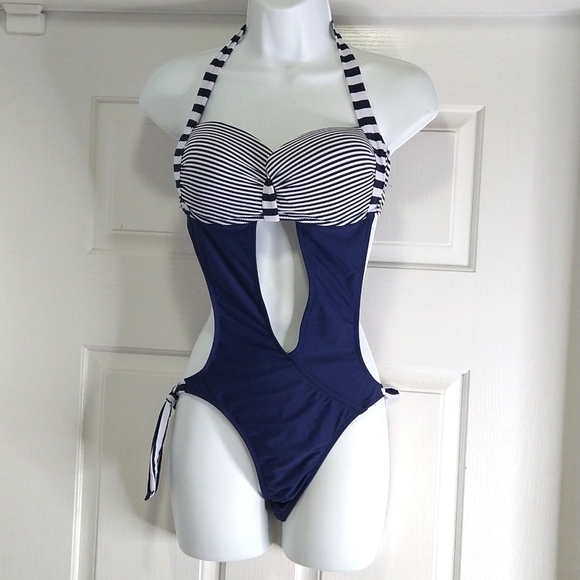 Jennifer's Collection One Piece Swim Suit - Picture 1 of 4